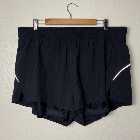NWT Fabletics Perforated Run Shorts 5" Reflective Women's Size XXL/1X Black - Picture 8 of 16
